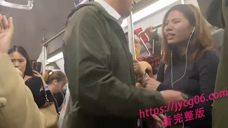 上海第一射手！地铁猥亵女孩被抓！社死现场引路人围观！ 配图8