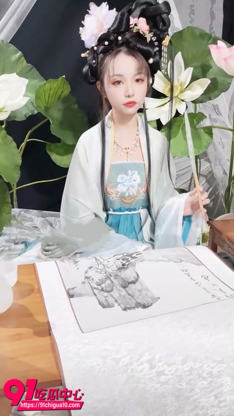 已退网极品福利姬喵小吉金主定制大秀资源流出 古风汉服女仆装撕开白丝张腿道具深插