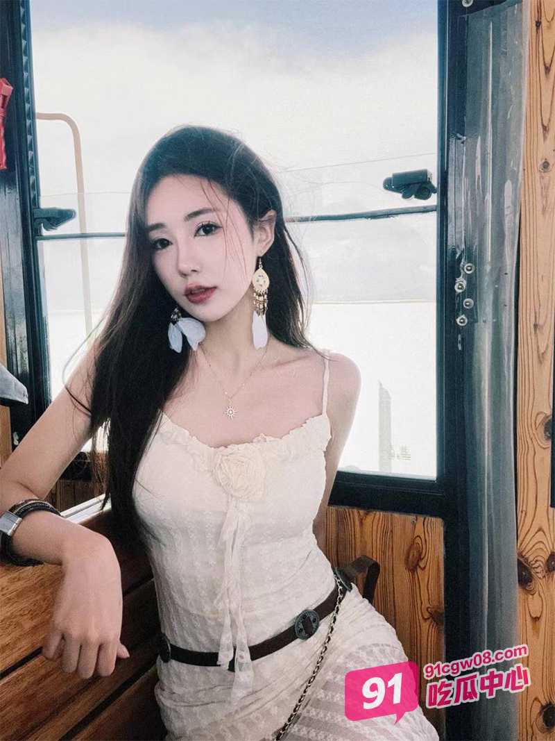 绿帽淫妻大神 亲手献妻吴楚楚给黑人单男调教 恐怖肉棒暴力输出 母狗都要爽翻了！ 配图3