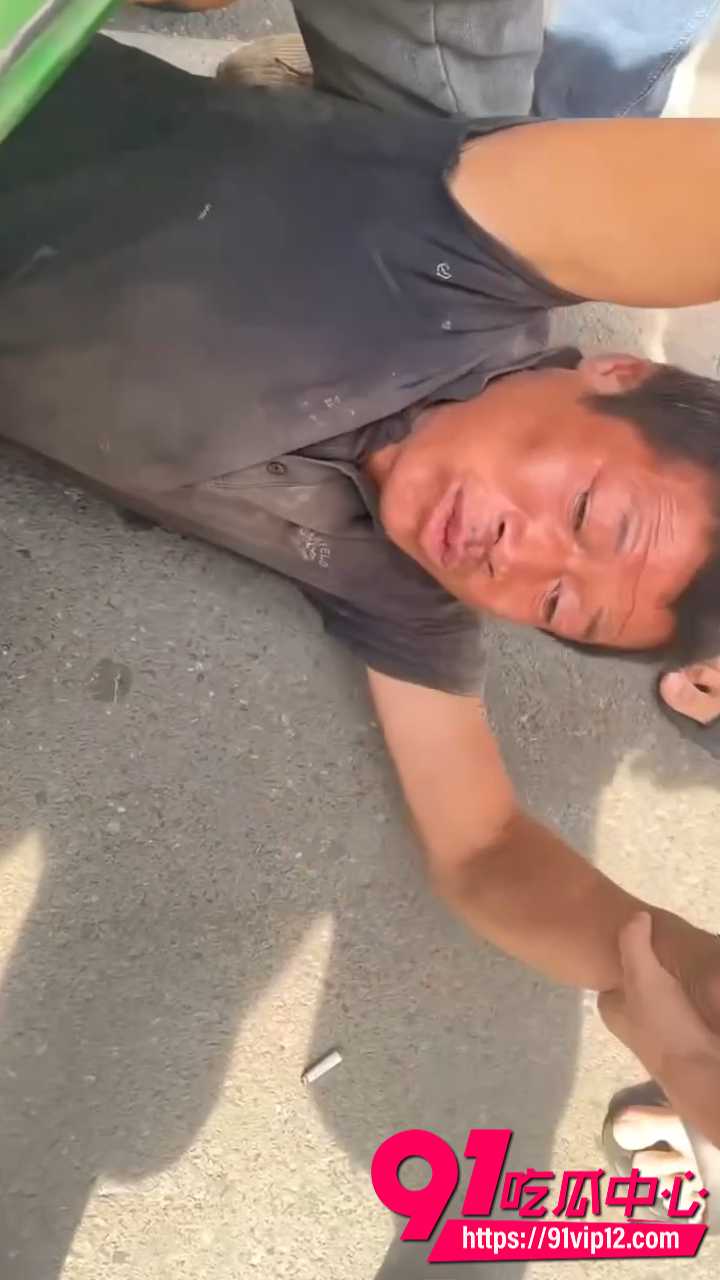 黑龙江男子被出租车碾压8