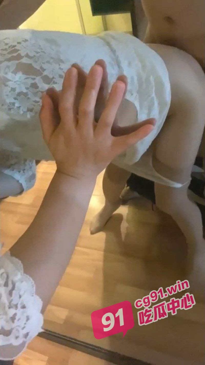 饥渴女老师的魅力 一夜五次欲求不满 淫水狂喷不止！