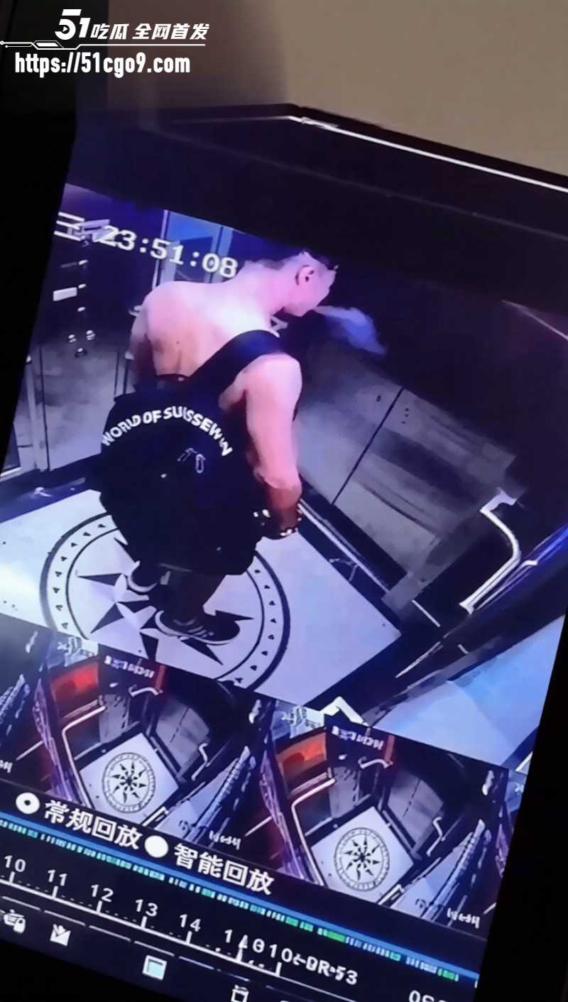 流氓男教练摸女会员电梯被暴揍02 流氓男教练摸女会员电梯被暴揍02