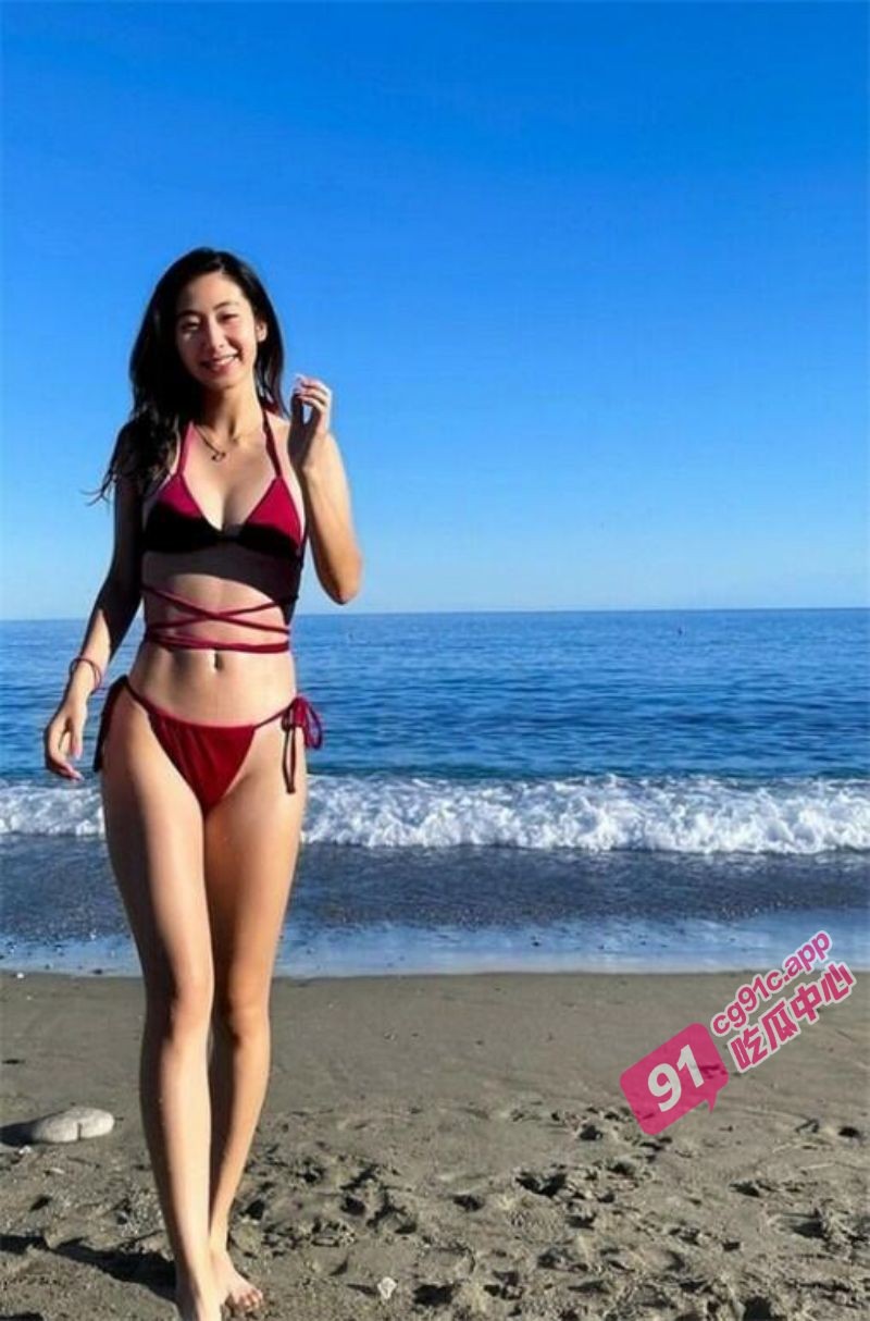 女神也爱吃鼻屎～抖音200W网红素颜女神 洗澡遭偷拍 完美的女神！