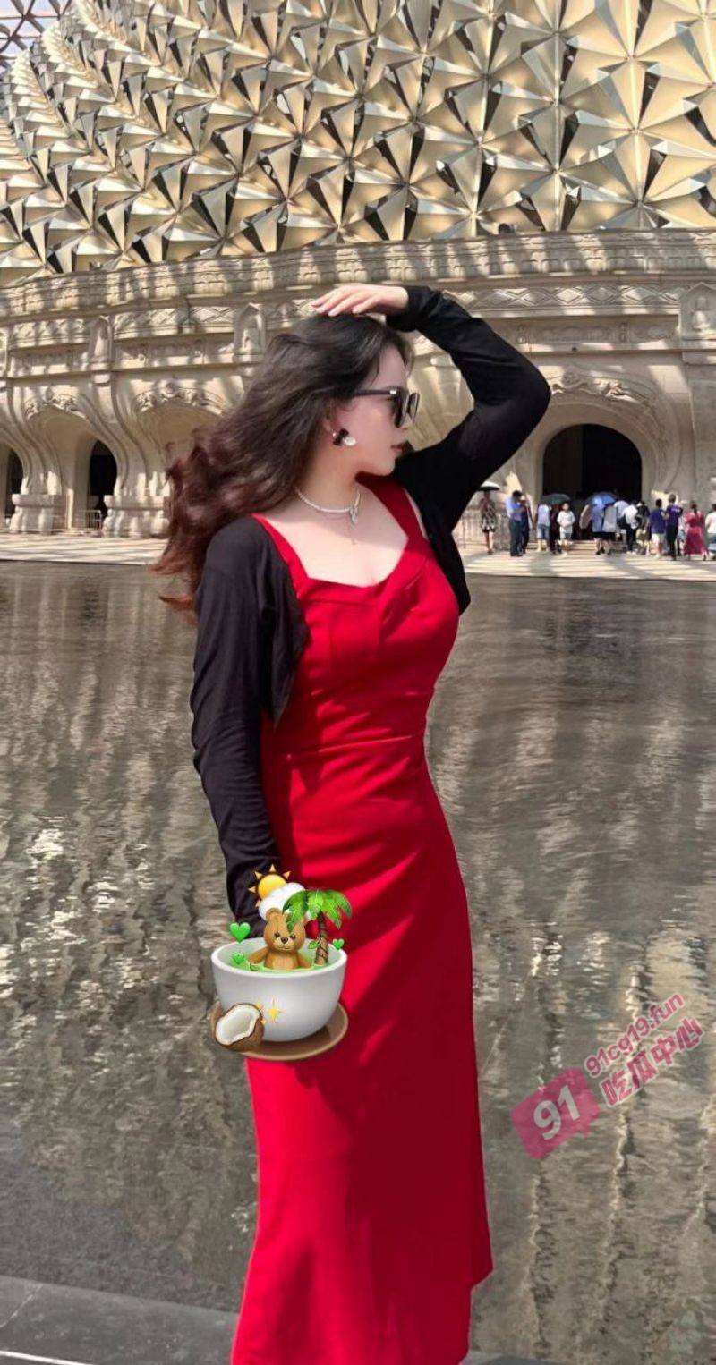 人妻少妇的诱惑～穿上黑丝瞧着臀 “我虽然结婚了 但我也是你的小狗”