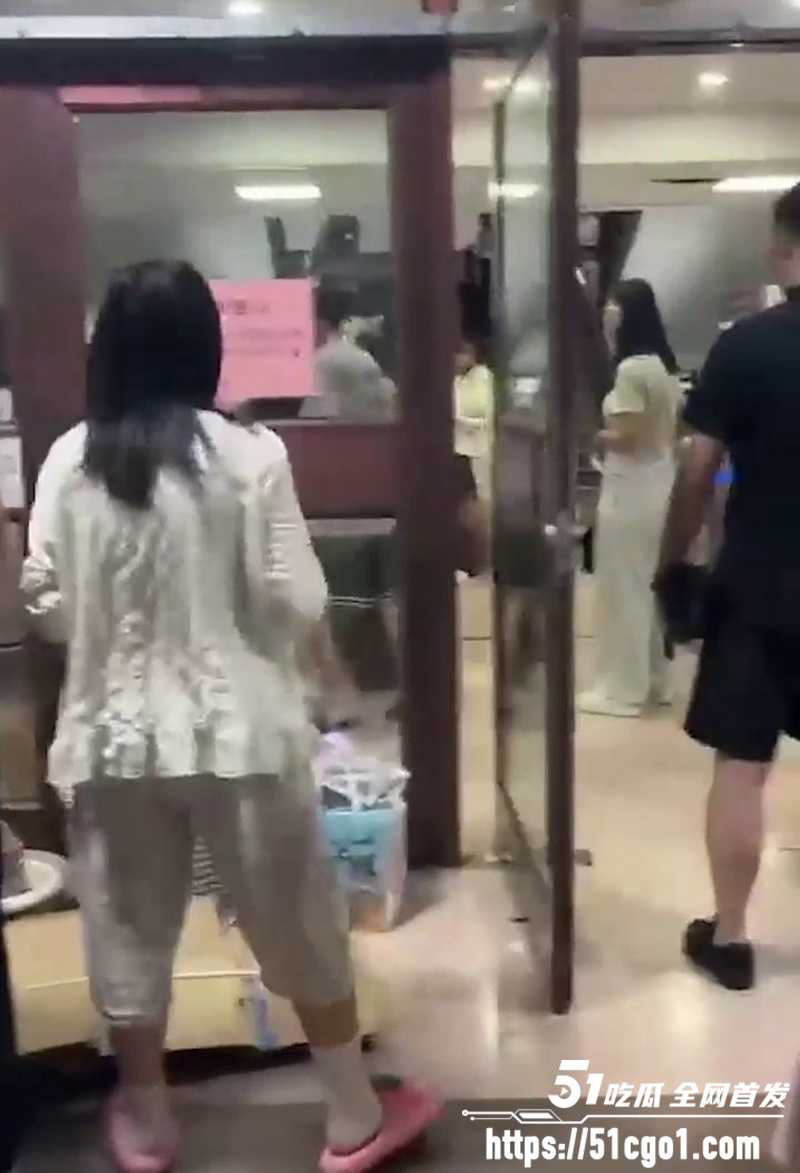 河北沧州师范学院女生脚踏两条船被当场抓包4拷贝 河北沧州师范学院女生脚踏两条船被当场抓包4拷贝