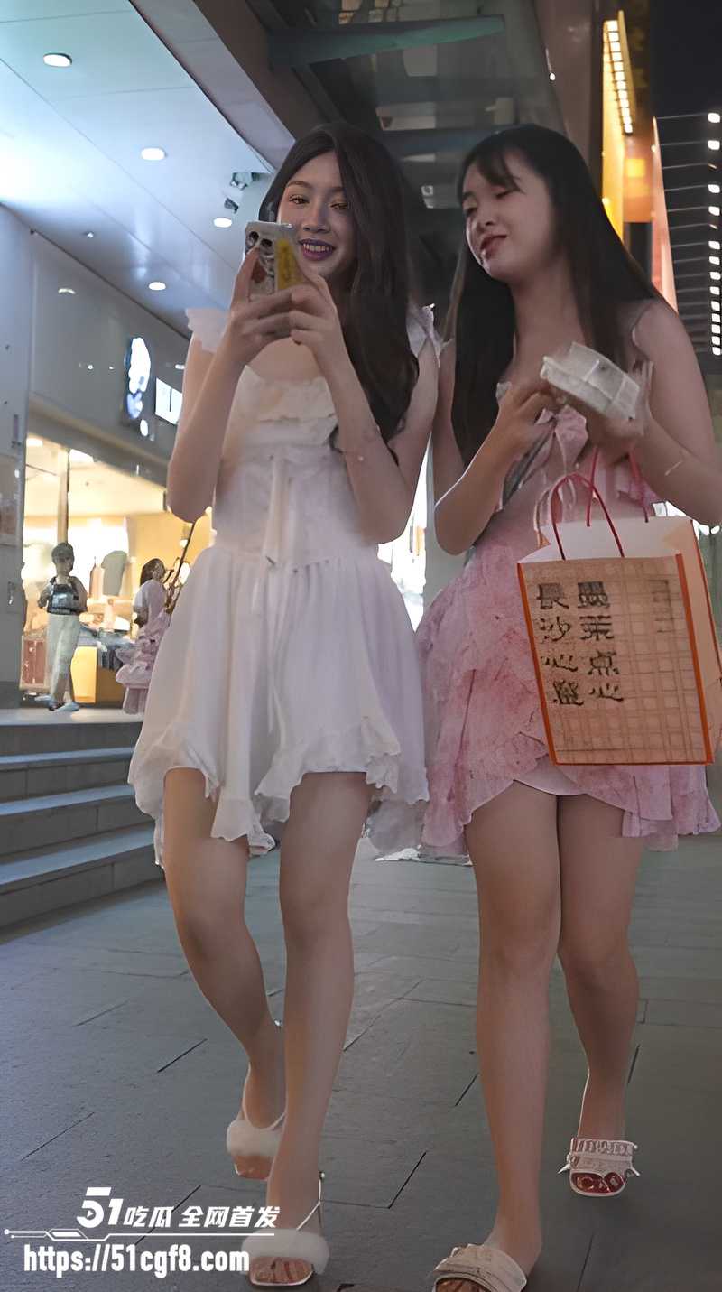 偷拍大神商场抄底多位美女 1