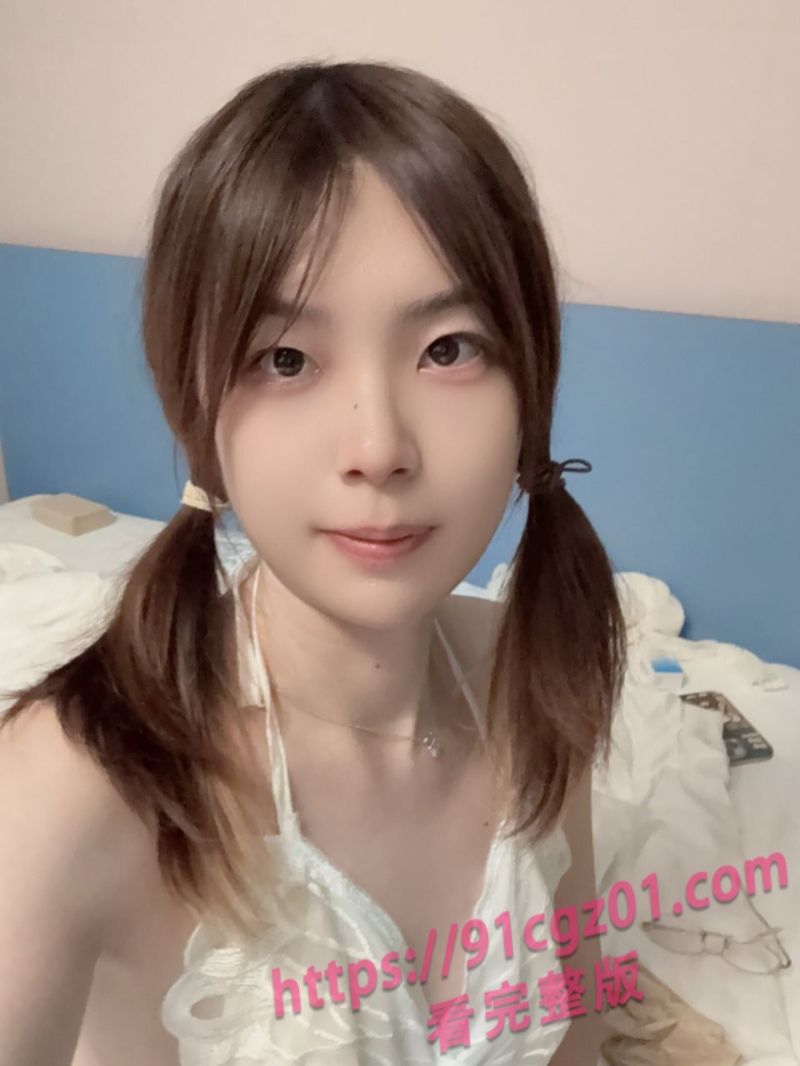 江浙沪爆火眼镜女神！清冷外表配听话性格太反差