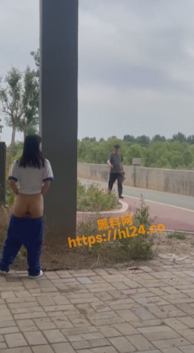 露出界天花板女神 琳琳 内部私拍专享！电梯口啪啪招电梯开门的陌生路人揩油摸B！