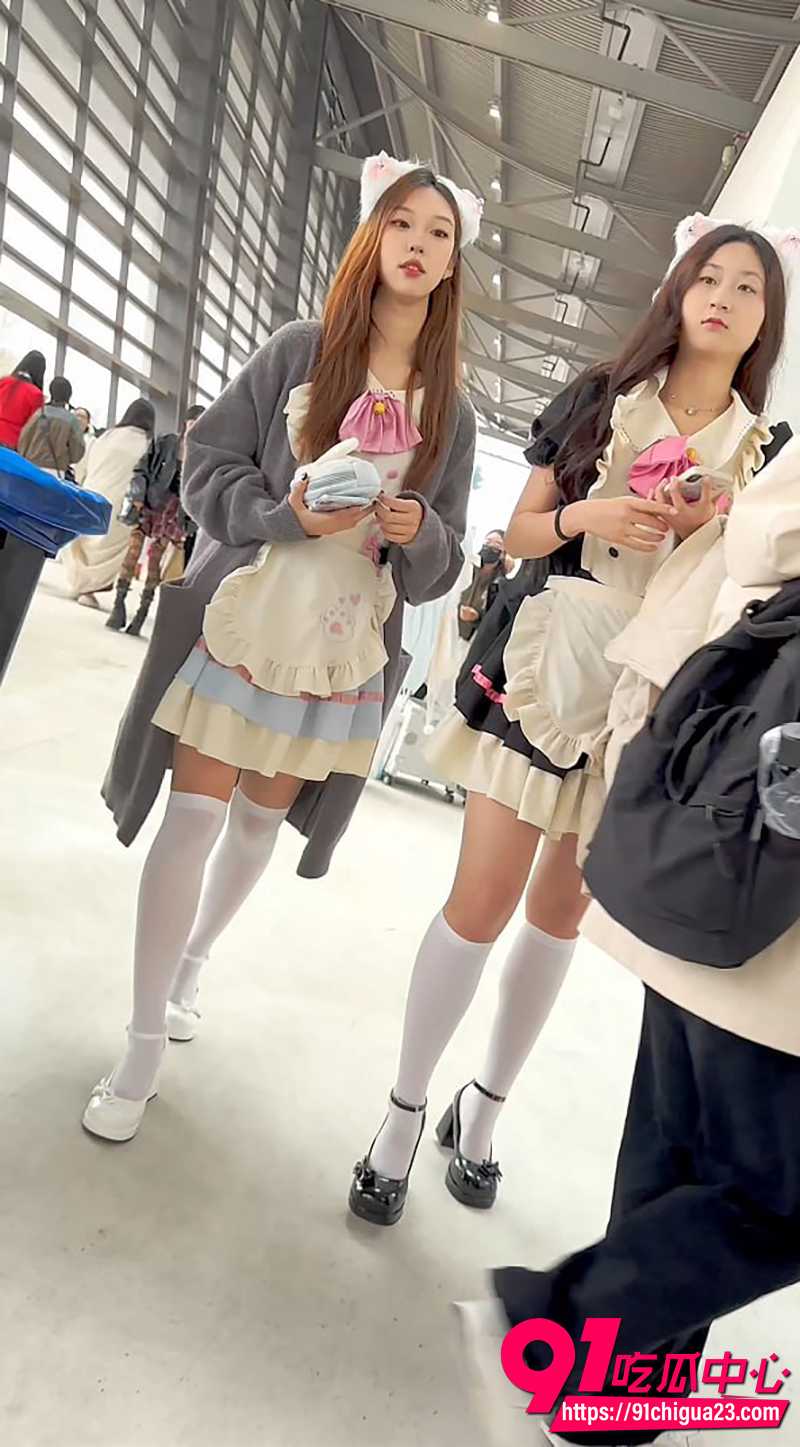 抄底大神KFC最新偷拍 围拍顶级女仆甜妹 透明蕾丝内裤让人欲火焚身!