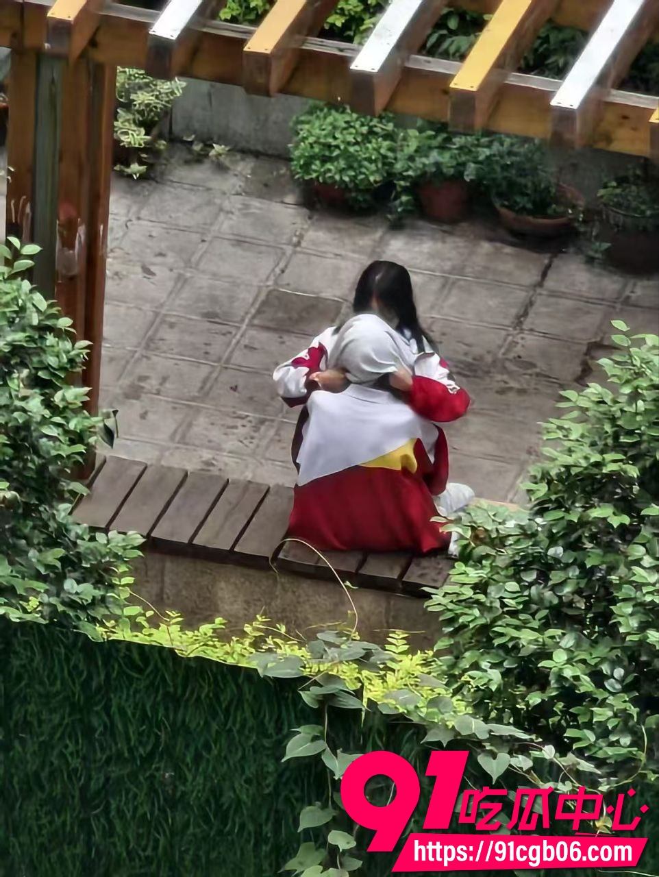学生在学校偷吃禁果被偷拍 2 学生在学校偷吃禁果被偷拍 2