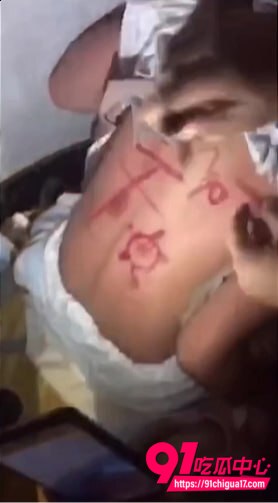 精神小妹被霸凌现场视频1