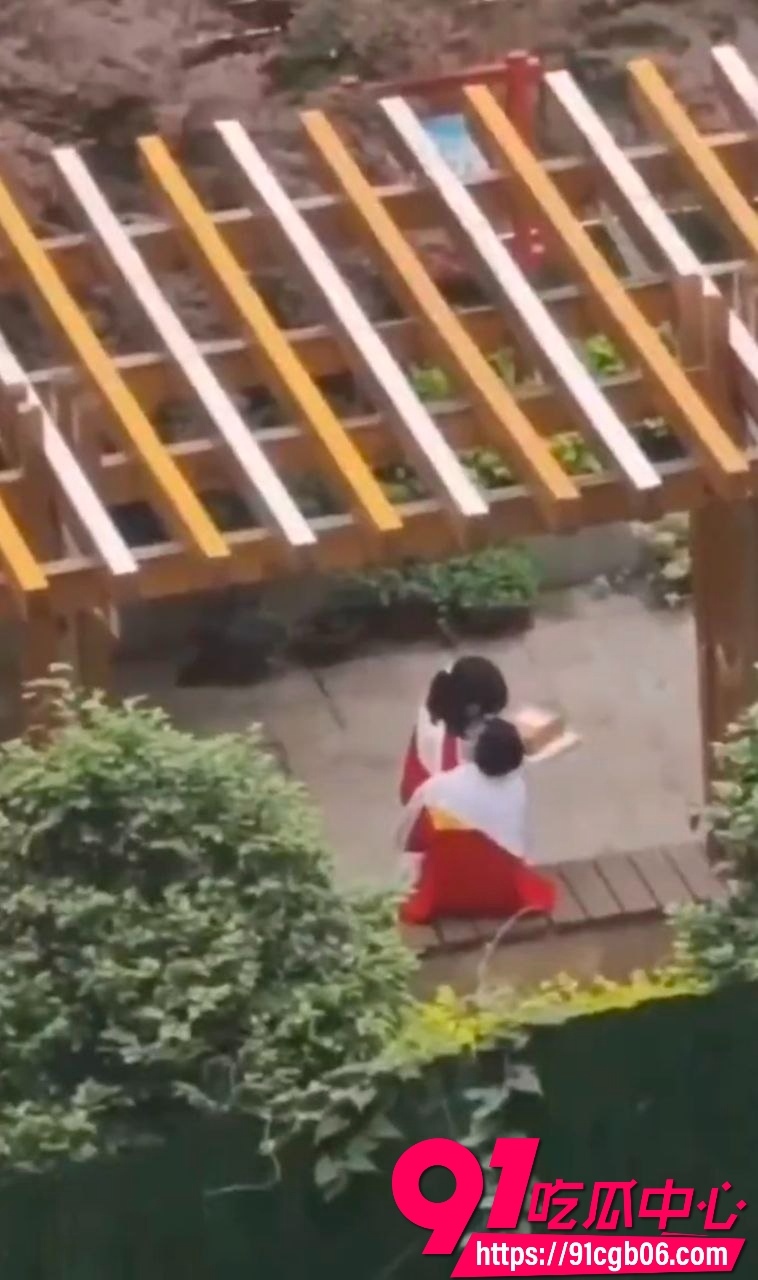 学生在学校偷吃禁果被偷拍 3 学生在学校偷吃禁果被偷拍 3