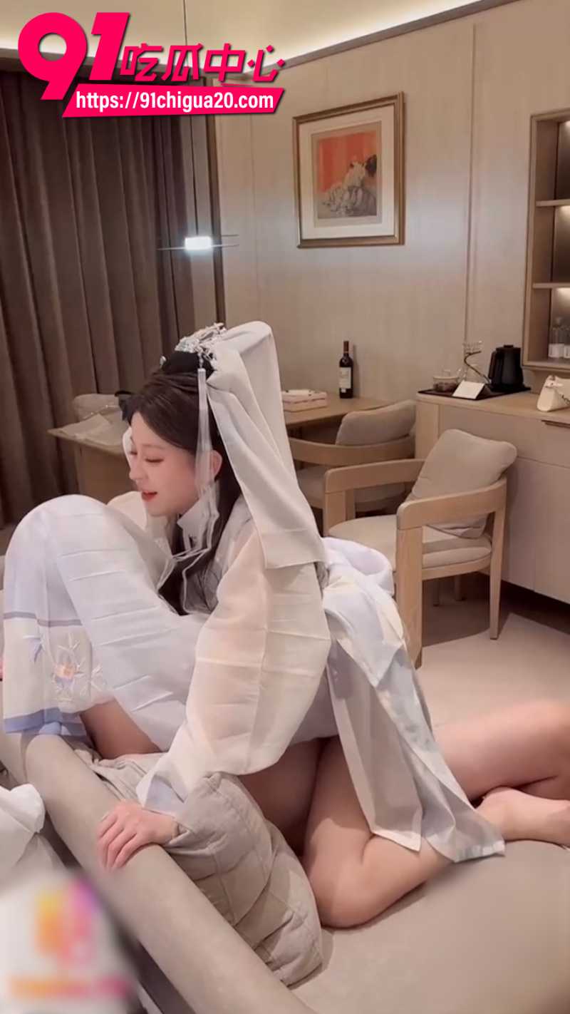 极品女网黄lananlanan被绿帽老公要求伺候单男4