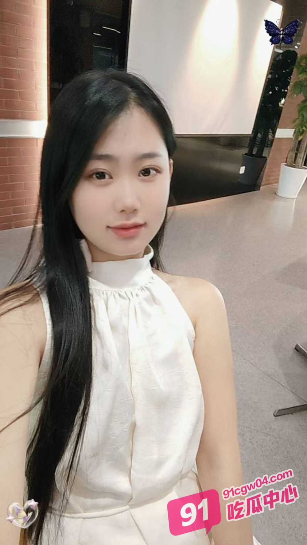 笑麻了!情侣首次尝试拍片 镜头没调好 全程直拍妹子撅起的屁眼!