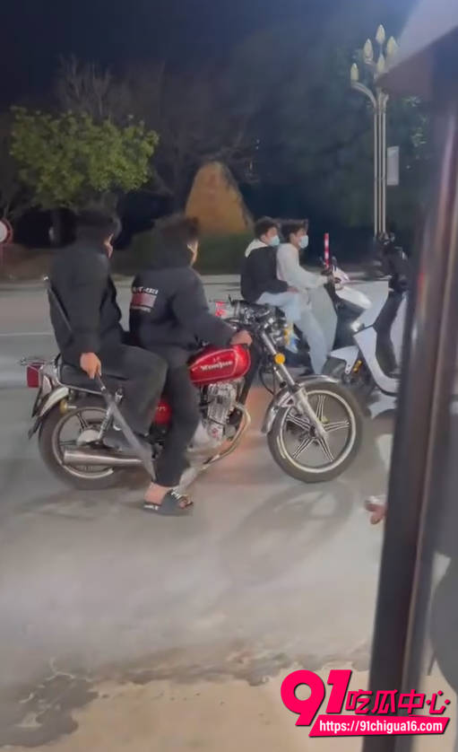 汕头精神小伙持械斗殴视频5
