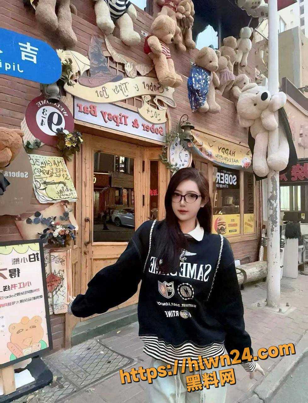 深圳反差人妻 唐欣 小骚货身材极品 细腰丰臀戴上眼镜十足反差 黑丝连体网袜猛烈输出