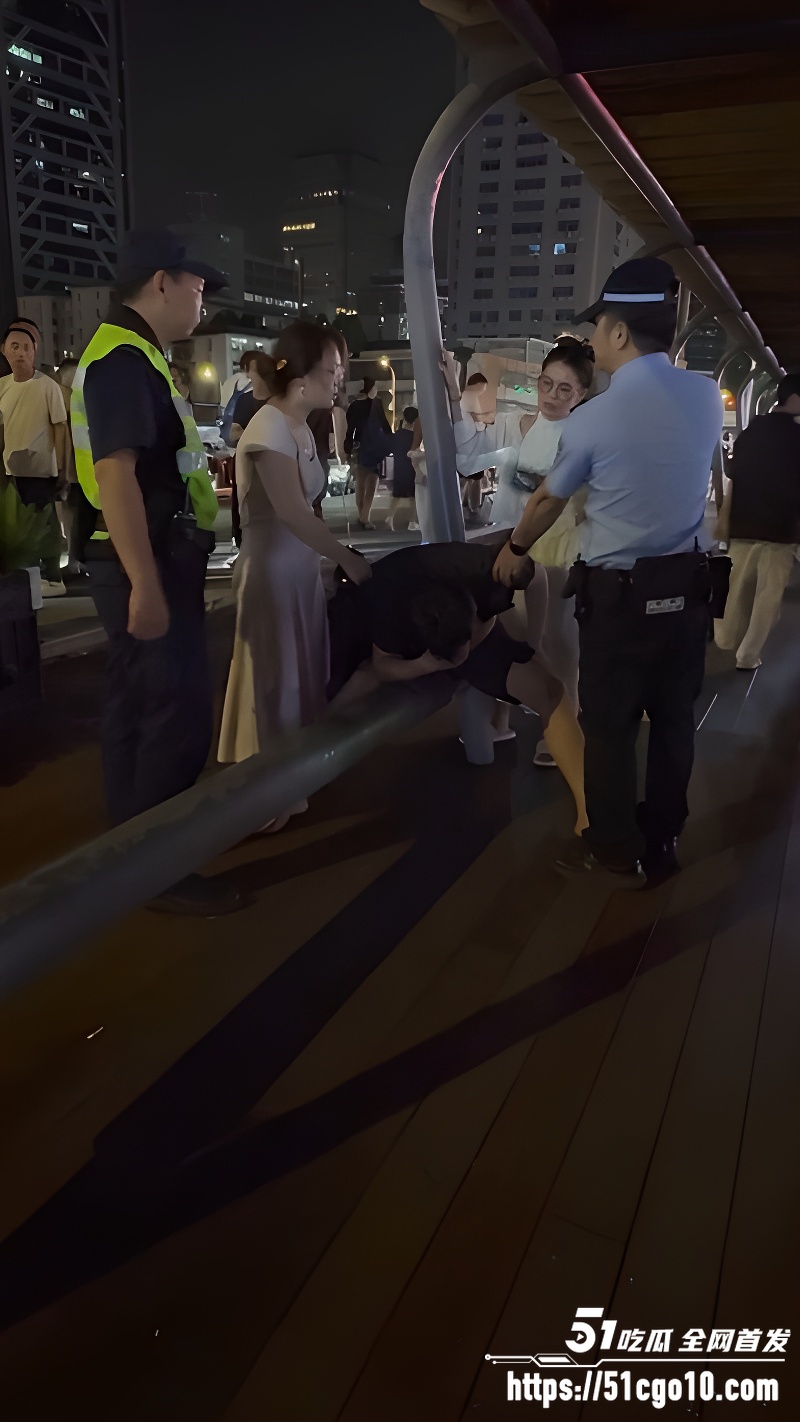 脚踩两条船出轨两个富婆 5