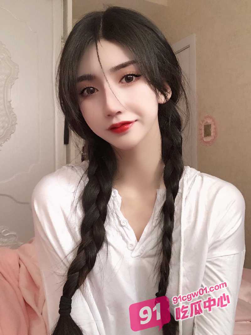 上海师范李思欣 寻求刺激荧光绿避孕套做爱 被男友发现逼里发光！ 配图8