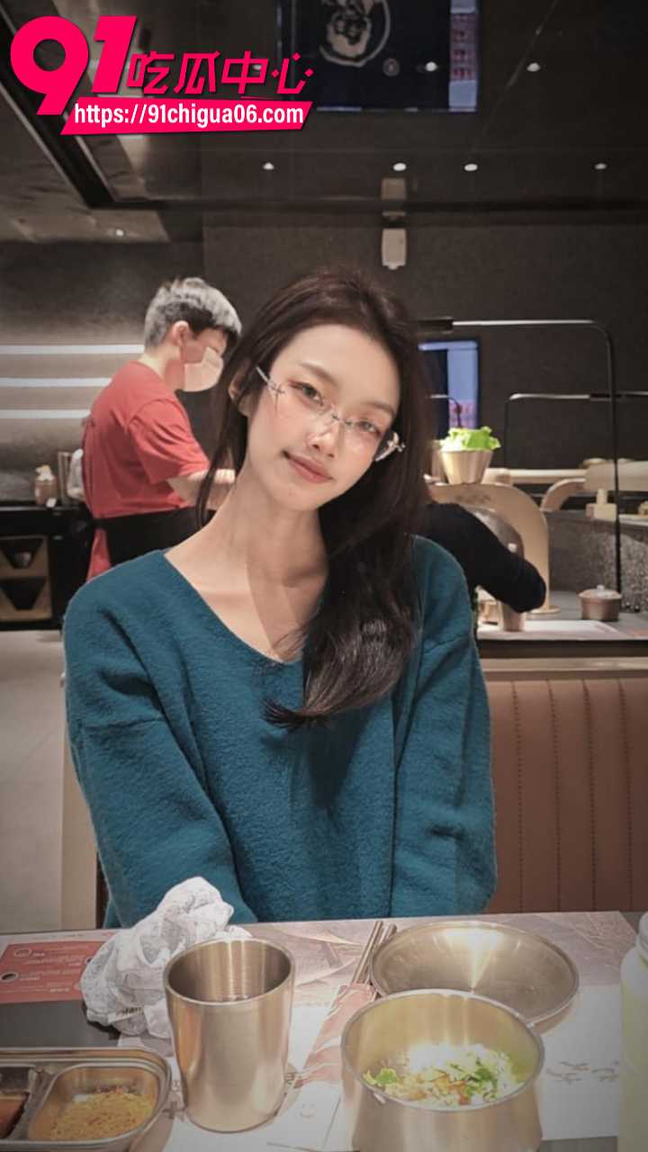 温柔眼镜娘下海私拍吃鸡福利5