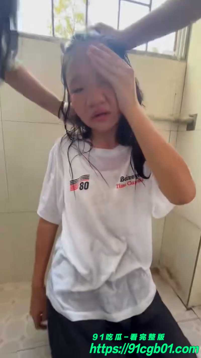 广西梧州市苍梧县石桥中学八名女生围殴一名女生网页素材6素材水印版 广西梧州市苍梧县石桥中学八名女生围殴一名女生网页素材6素材水印版