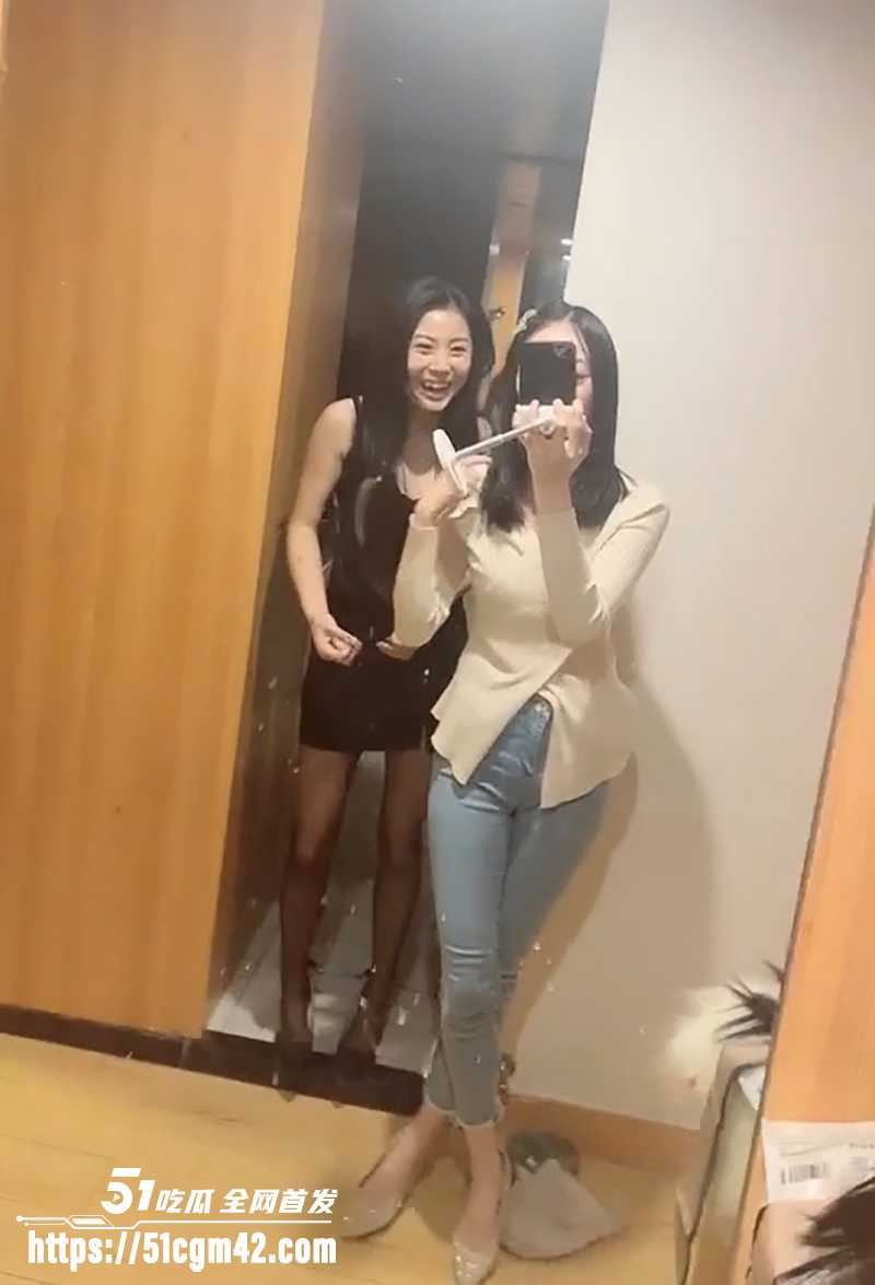 少女姐妹花公厕性爱露出精品合集 1 拷贝
