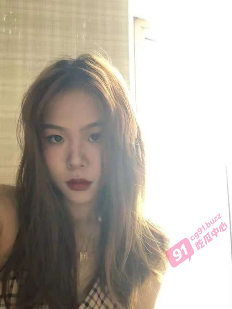 南京医科大学公交车王怡～高冷女神钟爱无套抽插 任人摆布淫叫连连！