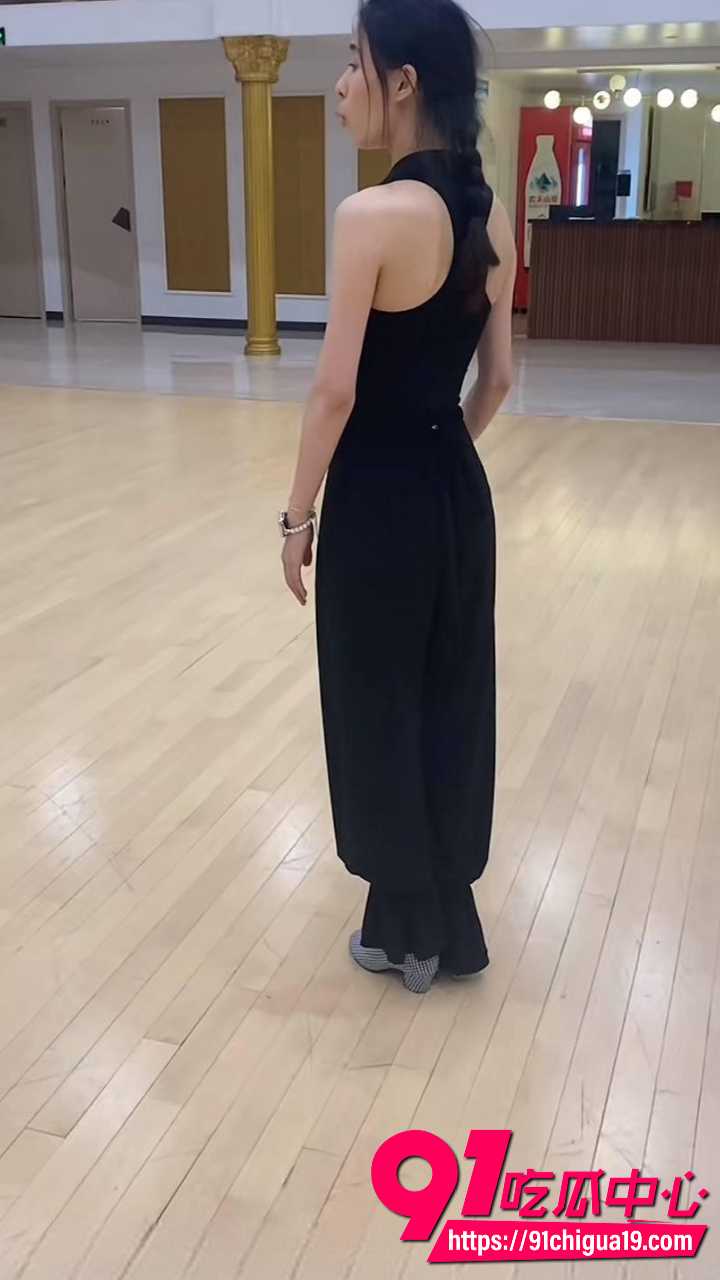新婚少妇孙淼迷晕老公后跟债主当面开干11