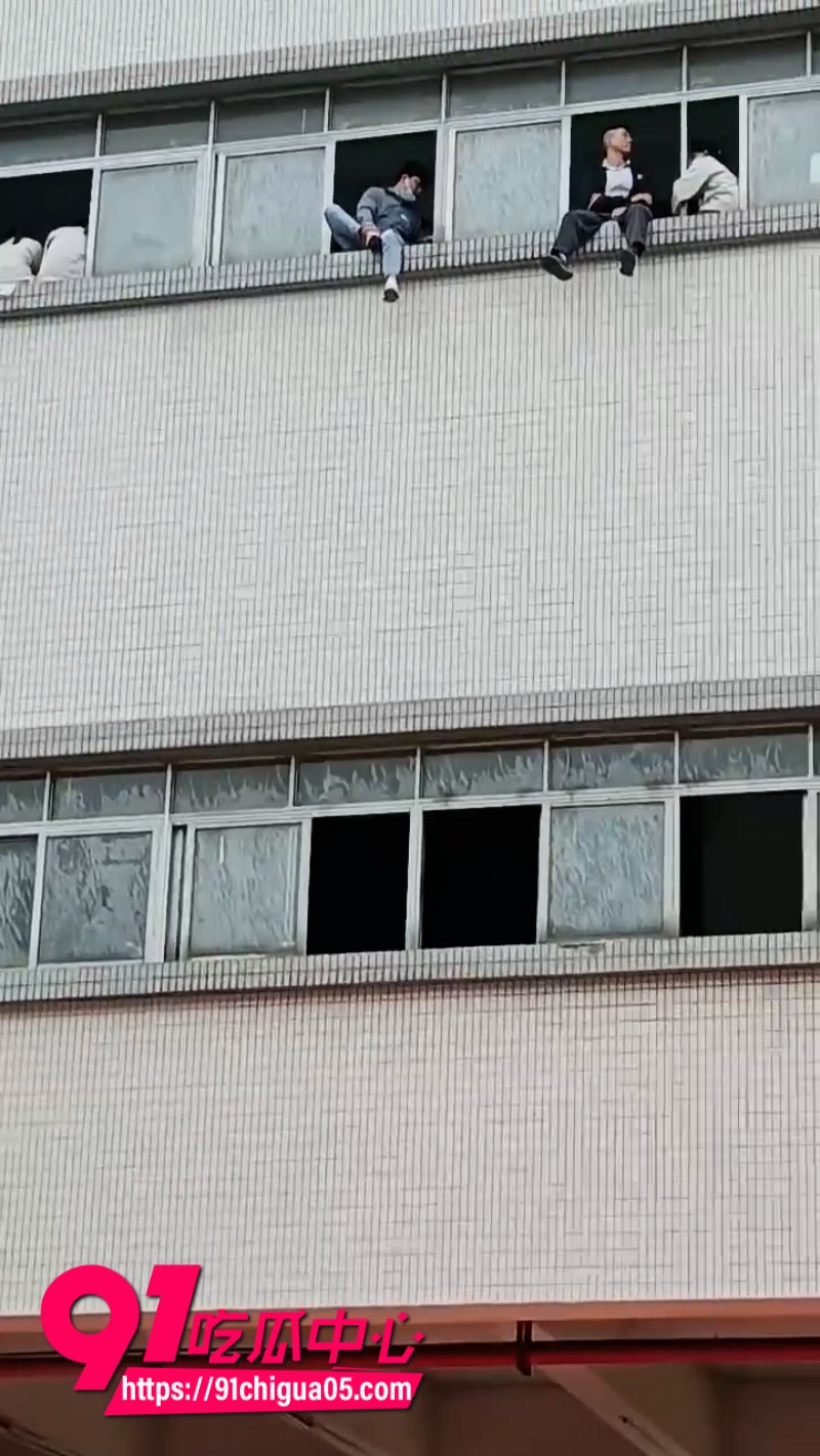 广东深圳松岗信濠光电员工集体跳楼讨薪6 广东深圳松岗信濠光电员工集体跳楼讨薪6