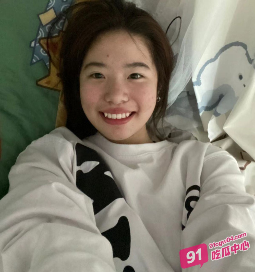 重庆00后嫩妹 何佳 因裸贷无力偿还被债主曝光裸体视频 这是真的嫩 连毛都没有长齐！