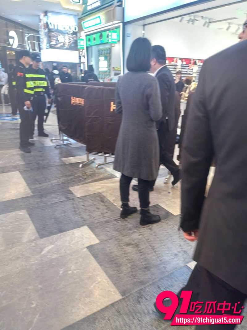 男扮女装潜伏女厕狂捅无辜人 5 男扮女装潜伏女厕狂捅无辜人 5
