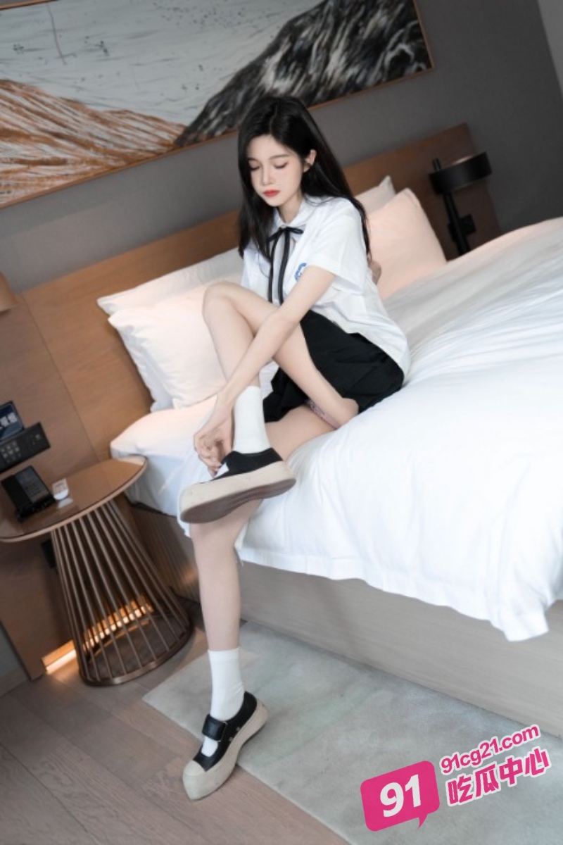 清纯班花爱上多人运动！与同班富二代激情3p 竟将反差演绎到极致！ 配图2