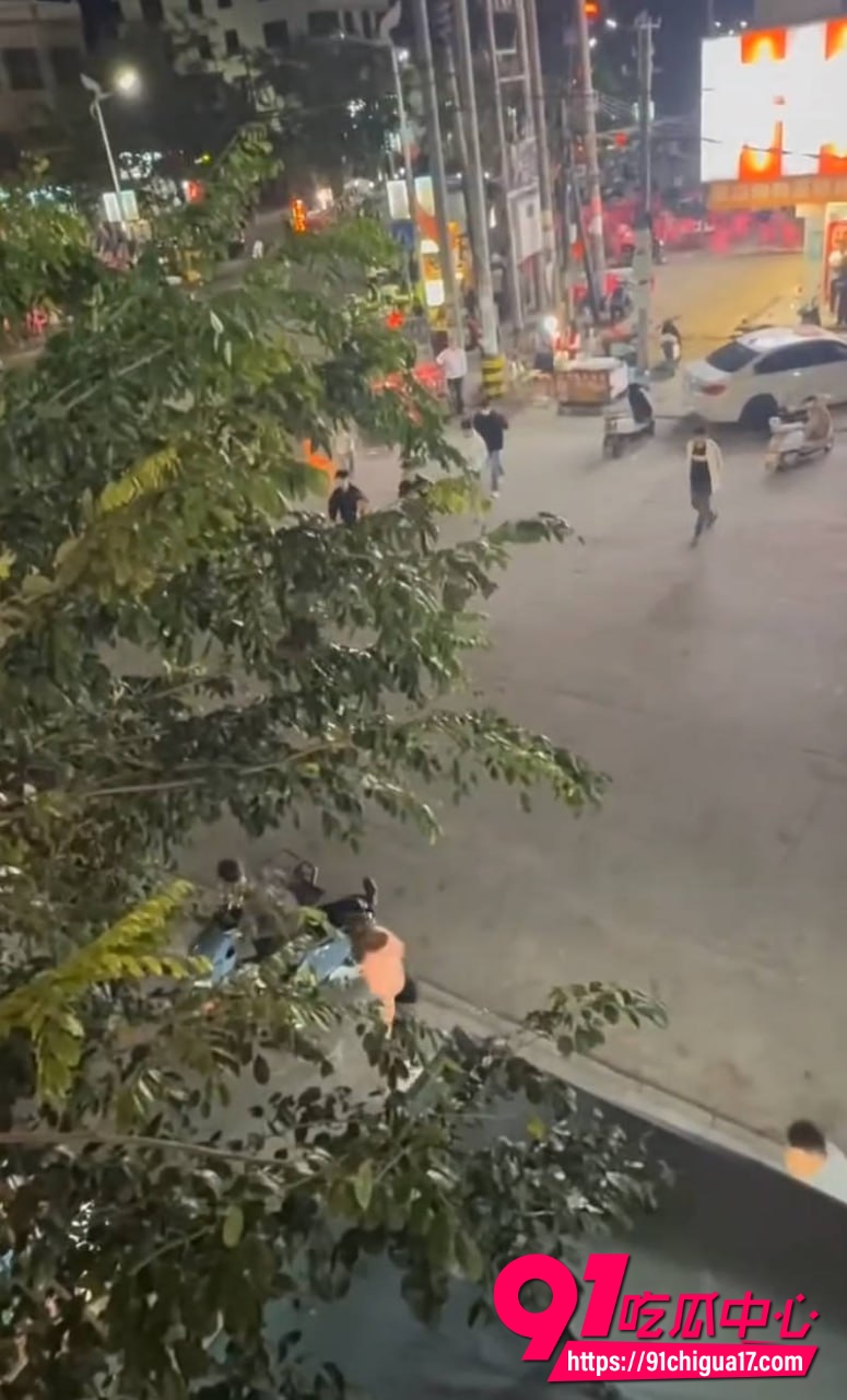 精神小伙在线斗殴4