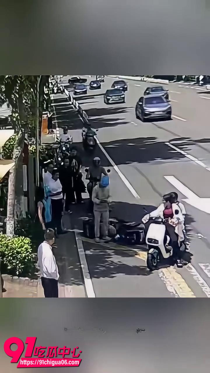 小米yu7女车主剐蹭监控5