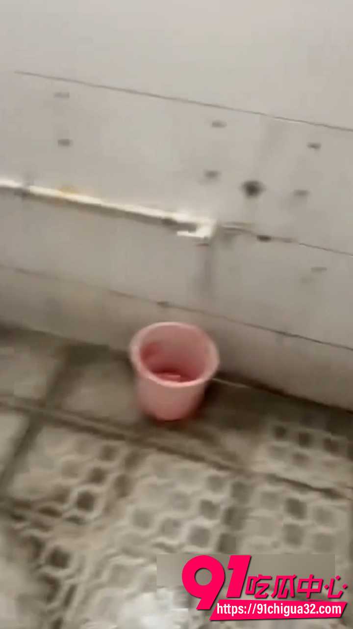 梅州职院18岁女生厕所生双胞胎3