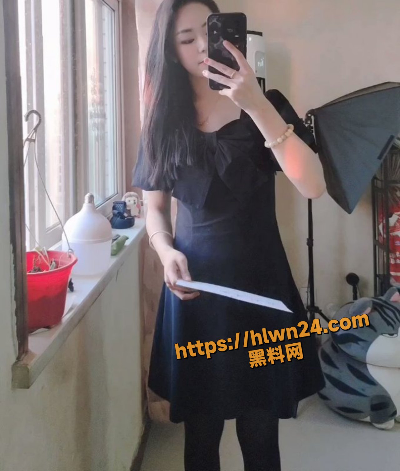 穷人的女神 有钱人的母狗！南航空姐 月野兔mmy 性爱合集流出 户外露出 公共场合野战 母狗属性拉满！