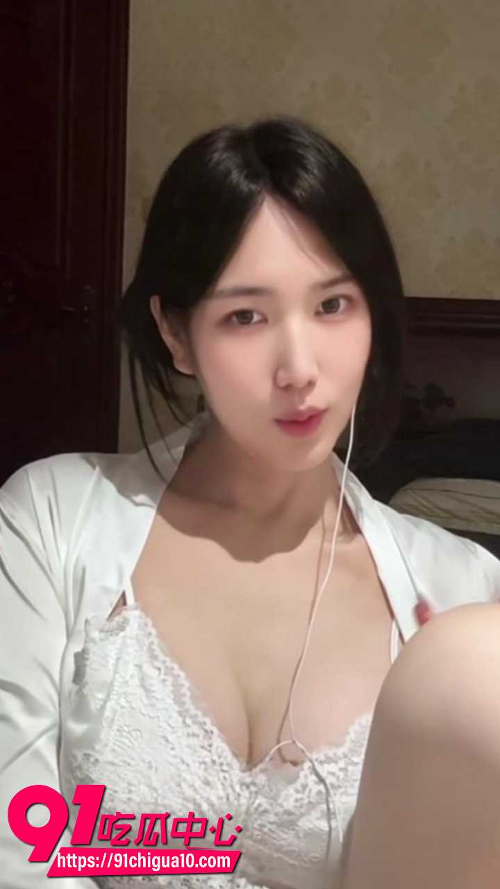 高颜值网红小羽ASMR首次露点大尺度 裸露巨乳深喉假鸡巴揉奶自慰 骚浪娇喘直击下体