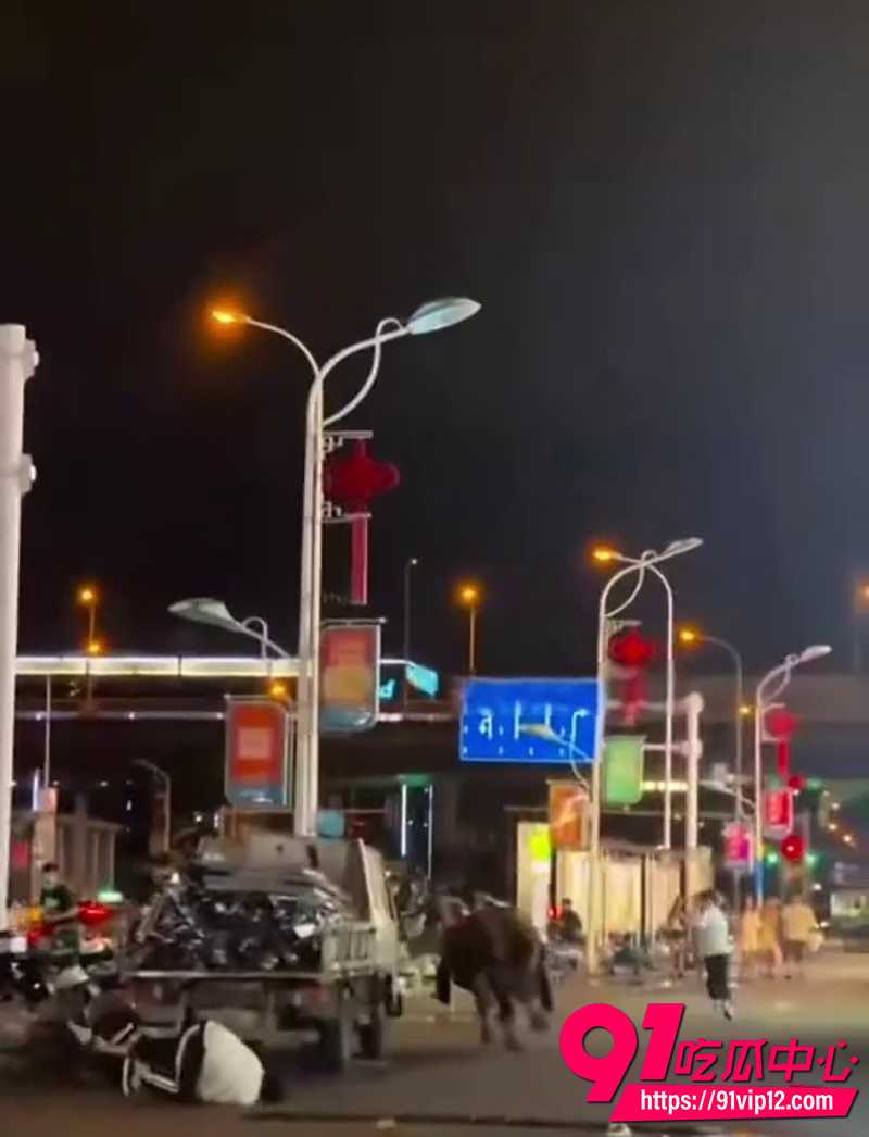 长沙黄牛撞人 3