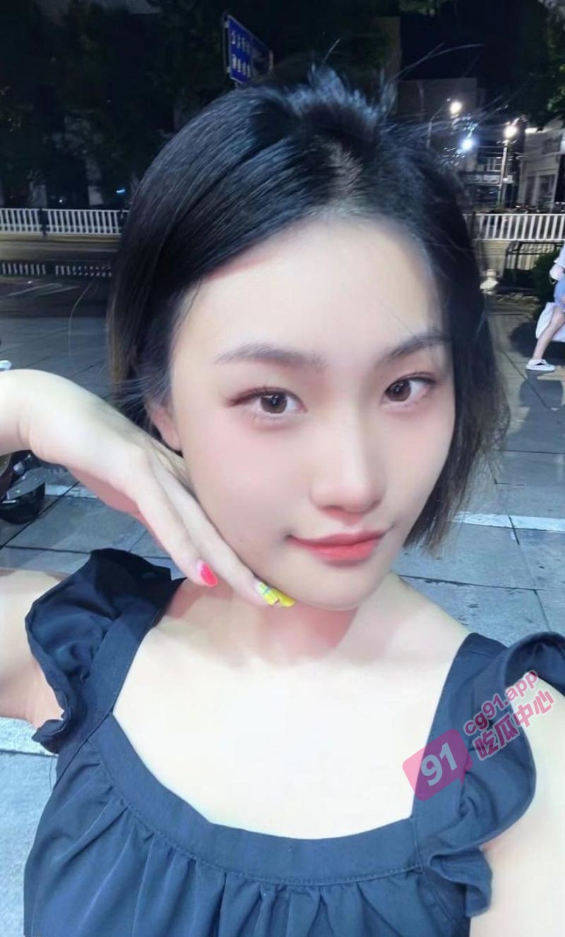 大连外语大学人肉公交车李梦～清纯校花床上这么骚 献身金主穿情趣黑丝被操的浪叫不停！