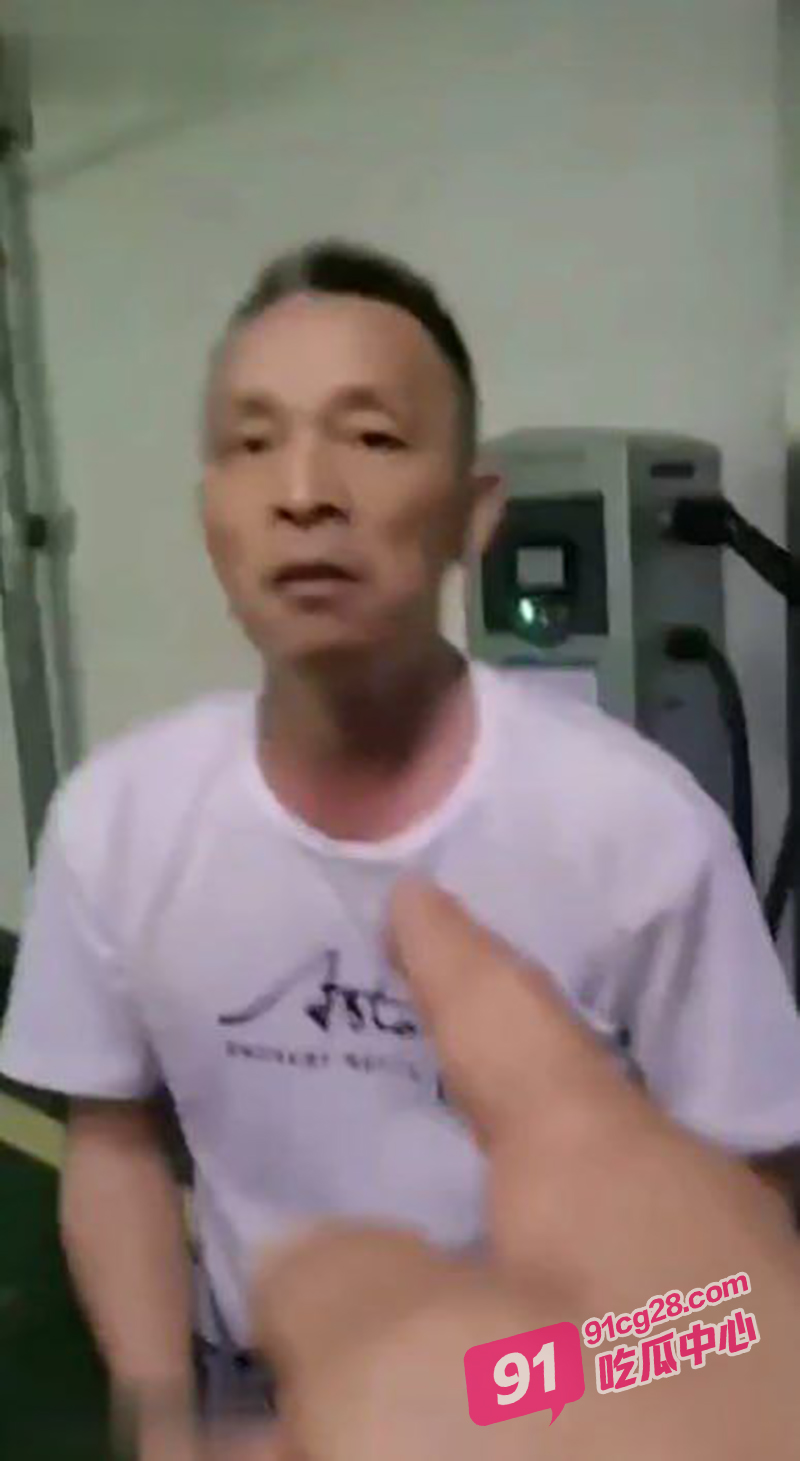 深圳人妻偷情出租车司机 被丈夫当场抓奸 这得是多饥渴啊？