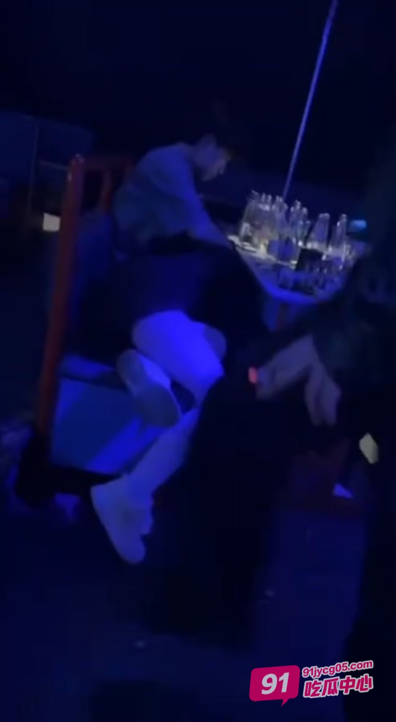 盘锦学生王庸昊与女同学在酒吧做爱被拍 视频疯传全网！ 配图8