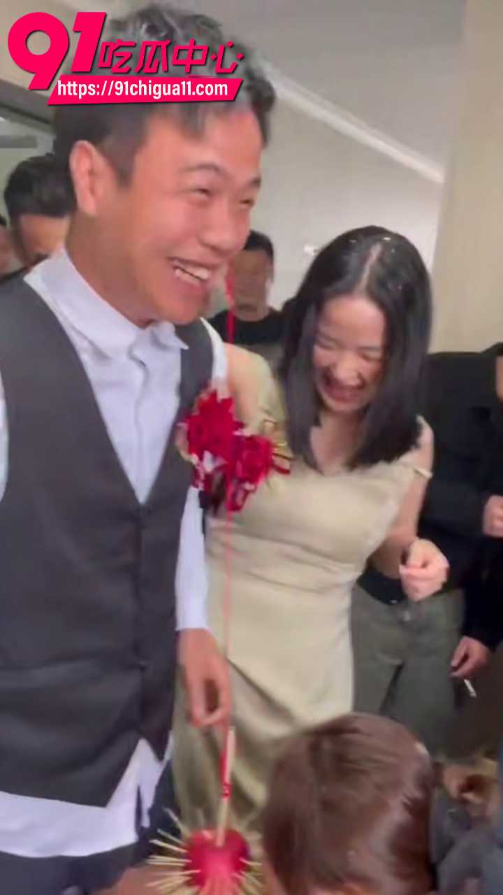 婚闹刺猬苹果砸鸡鸡3