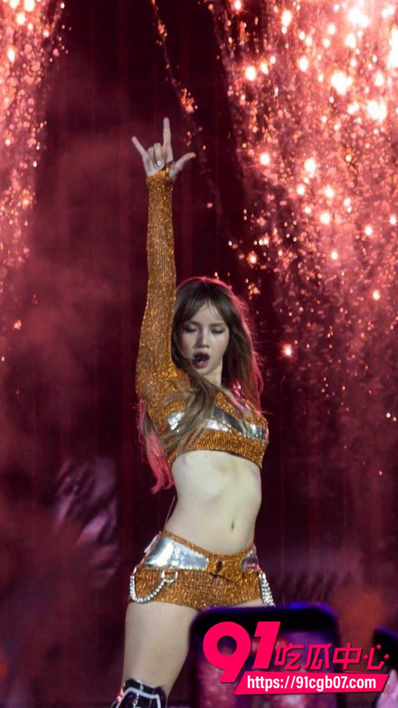韩国顶流女星Lisa高雄演唱会!演唱后被土豪价包养视频流出 各种姿势被狠干到喷水高潮!