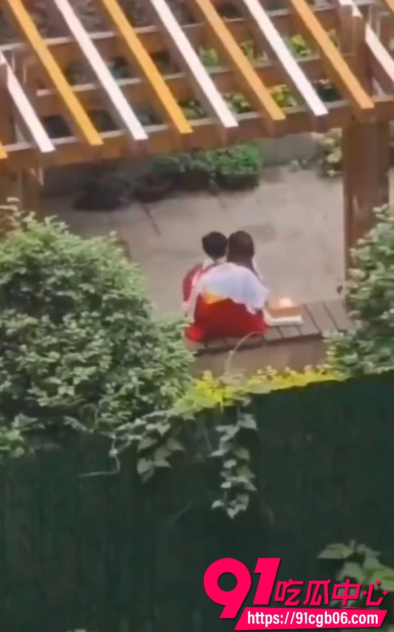 学生在学校偷吃禁果被偷拍 6 学生在学校偷吃禁果被偷拍 6