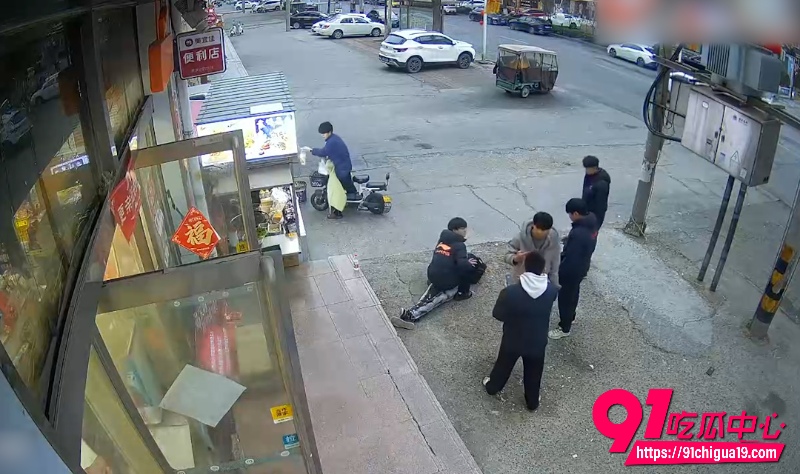 小伙群殴单人8