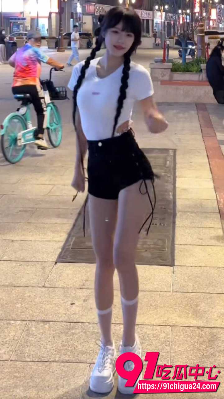 黑丝红裙兔女郎制服诱惑2 黑丝红裙兔女郎制服诱惑2
