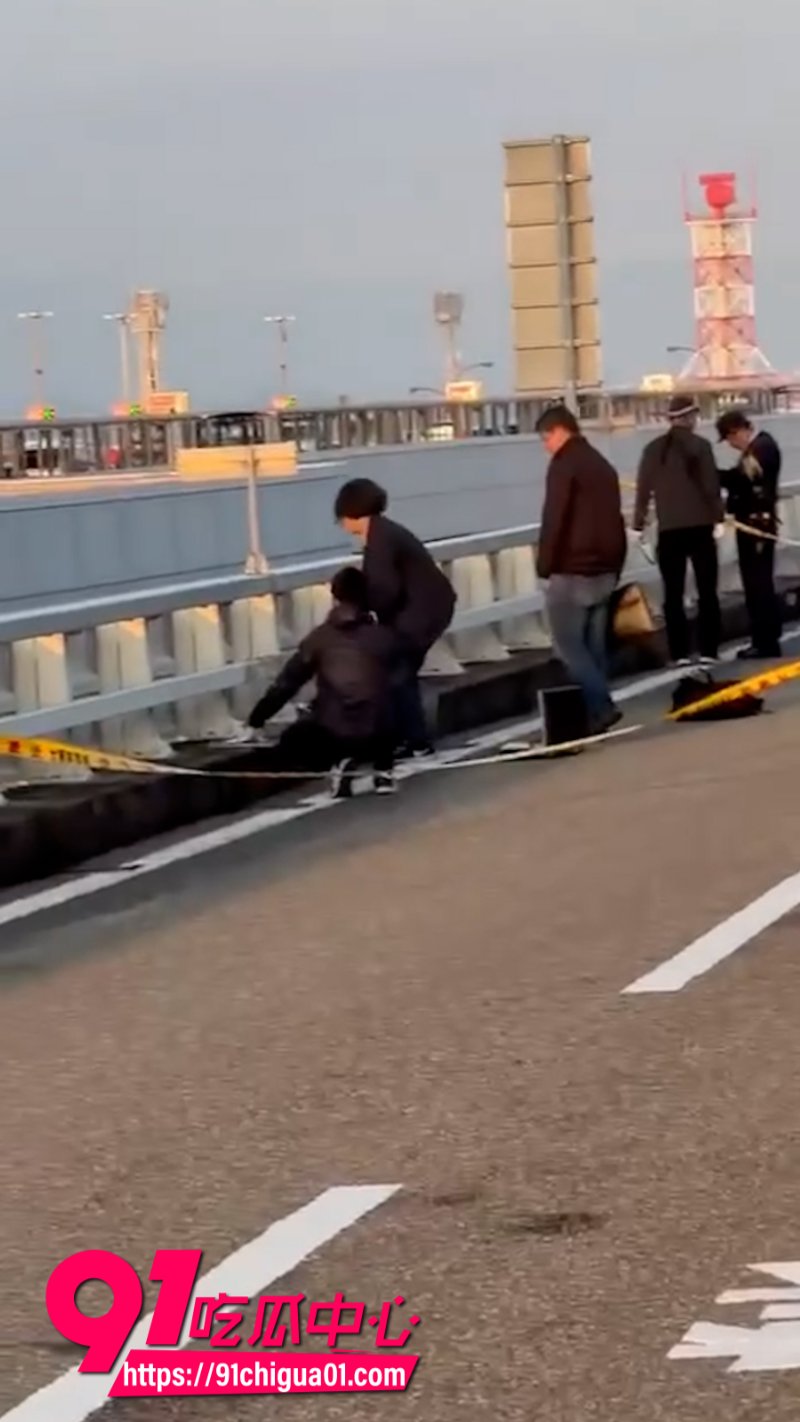 中国籍男性游客在日本关西机场跳楼5