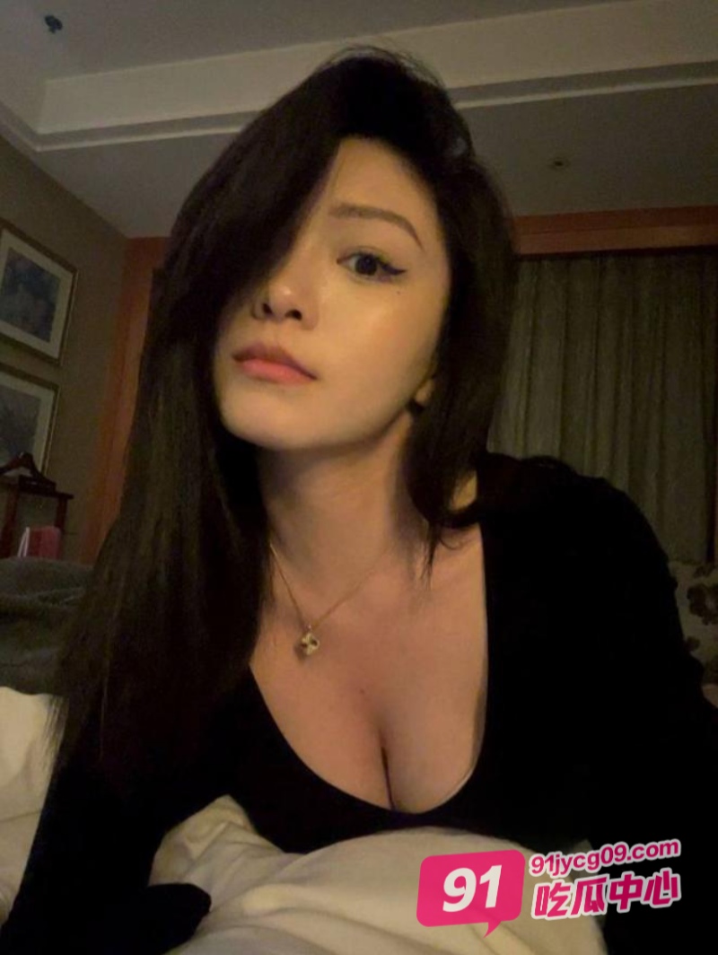 重庆外围女溱浠雨不雅自拍泄密 蜂腰翘臀让客户们流连忘返! 配图8