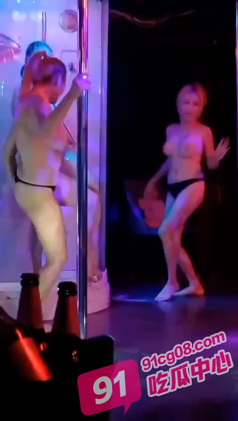 泰国芭提雅步行街酒吧成人表演 这辈子怎么也得出去看一看吧!