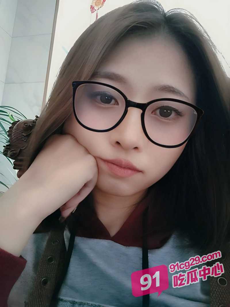福州已婚少妇吴兴柳网调自慰泄密流出 巨大黑龙异物塞入到喷尿这谁顶得住啊！ 配图2