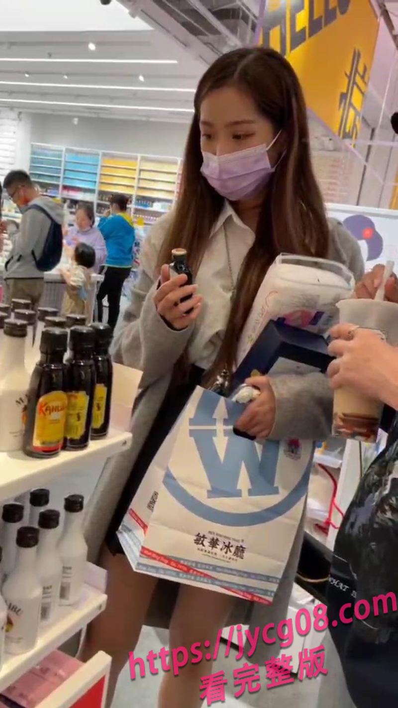 惊险时刻！尾随商场女神偷拍实录×贴身靠近画面疯传！ 配图5